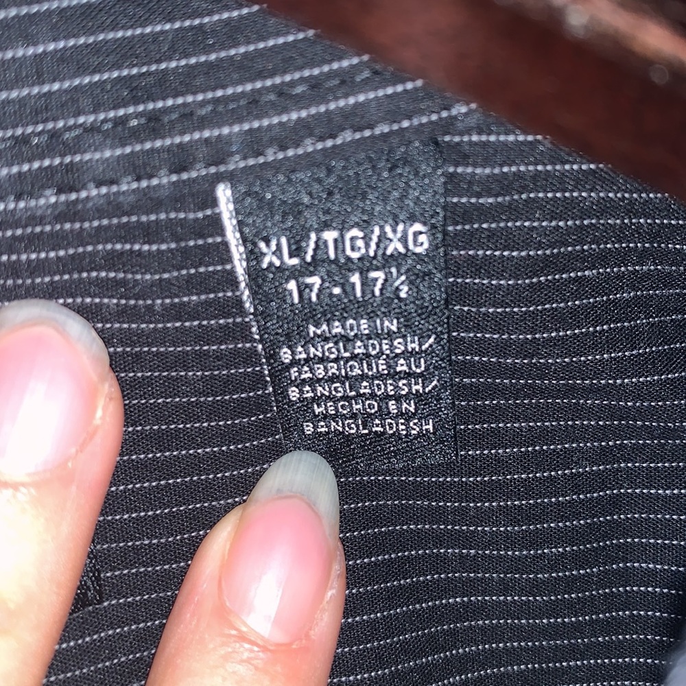 Van Heusen Mens Traveler Dress Shirt XL 15.5/33 Black with stripes Wrinkle Free - Picture 3 of 8